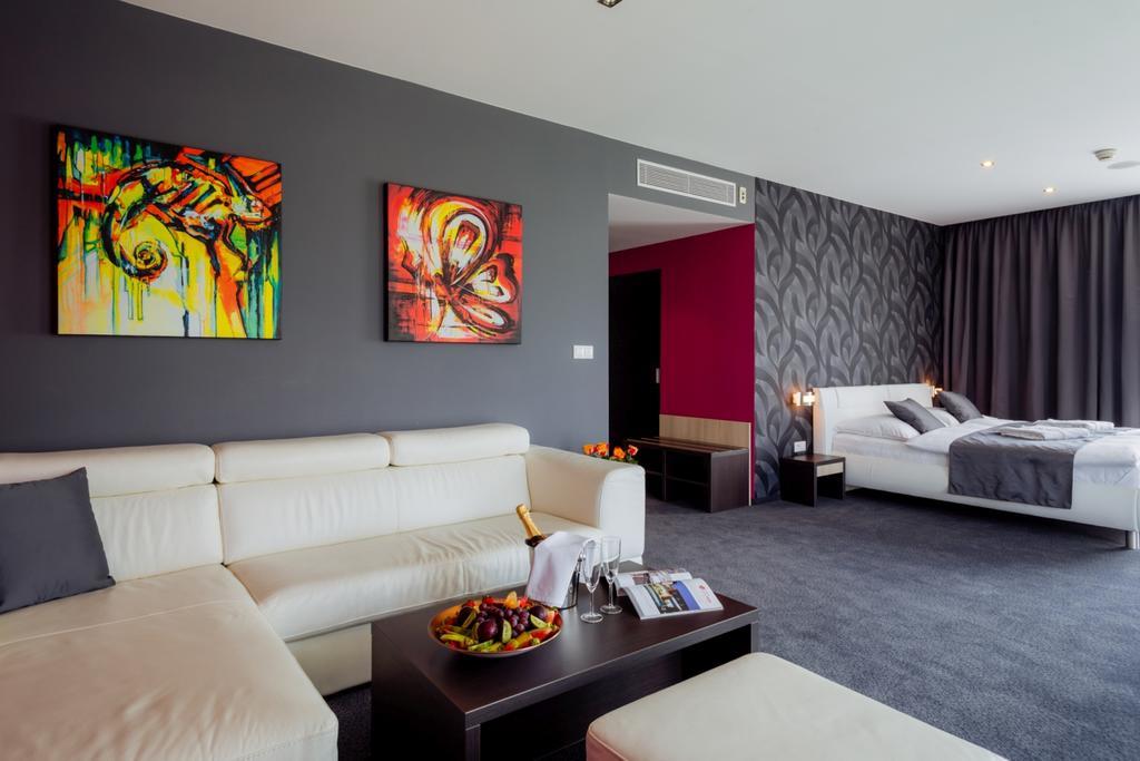 Hotel Tenis Zvolen Eksteriør bilde