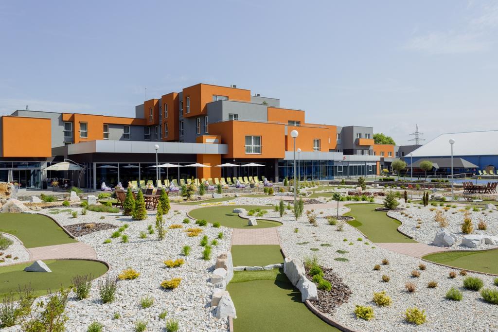 Hotel Tenis Zvolen Eksteriør bilde