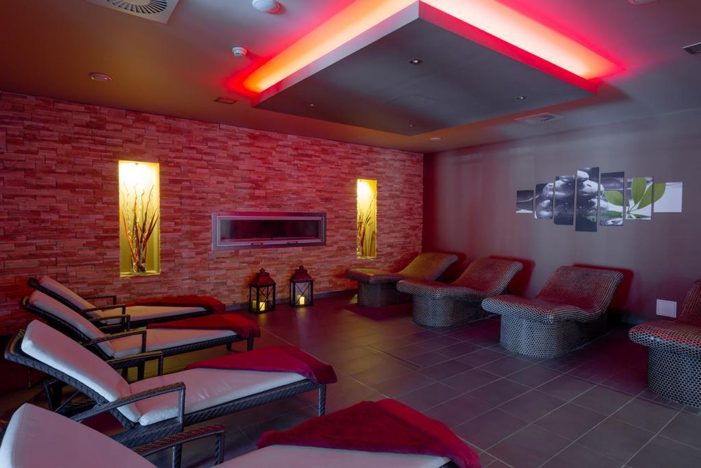 Hotel Tenis Zvolen Eksteriør bilde